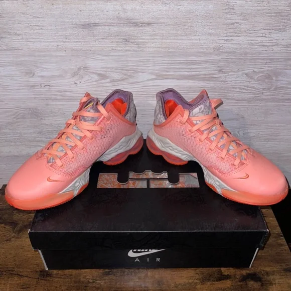 Nike LeBron 19 XIX Low Basketball Shoes - Men’s Size 6.5 //// Women’s Size 8 - Picture 4 of 9